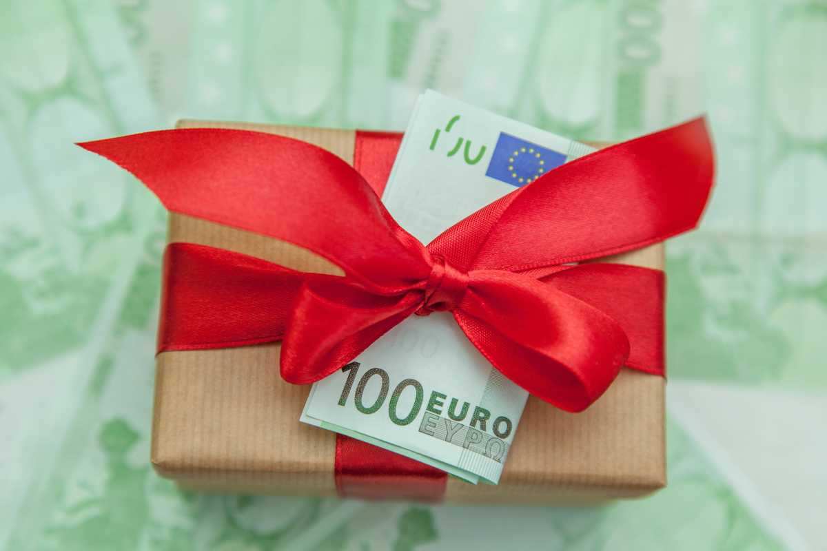 Bonus Natale Che Cos E A Chi Spettano I Euro Federazione Uil