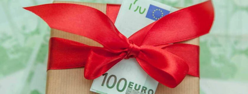 Bonus Natale: che cos’è e a chi spettano i 100 euro